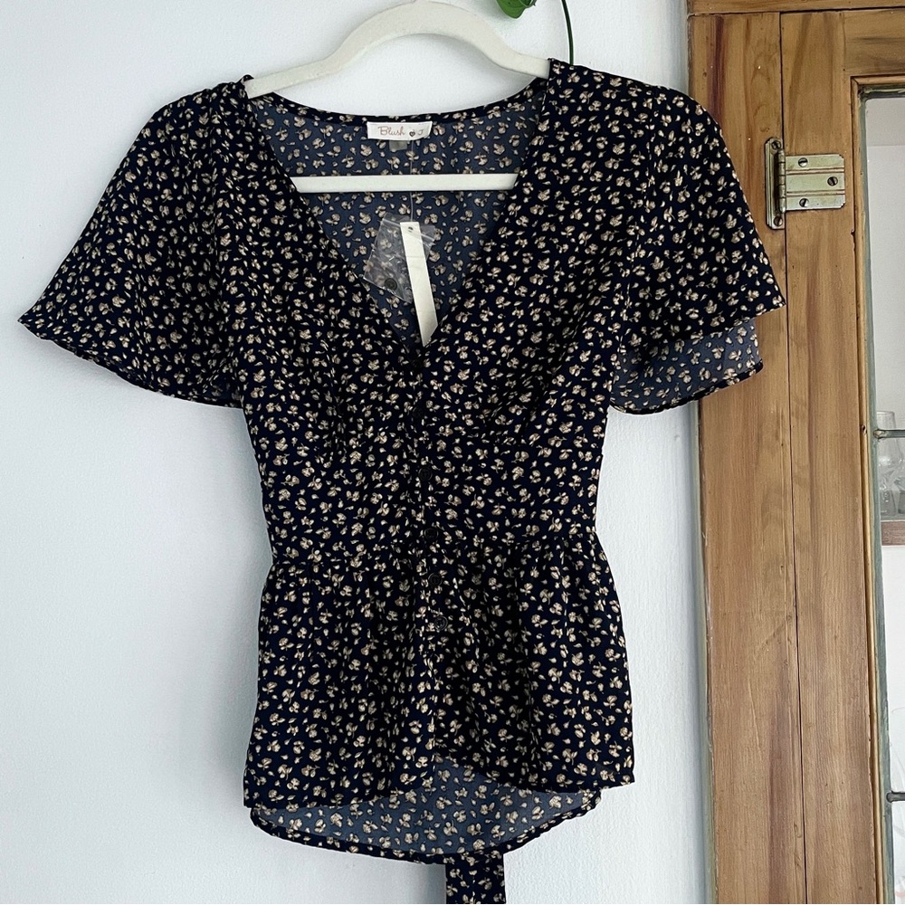 Flowy Tie-Back Shortsleeve Blouse